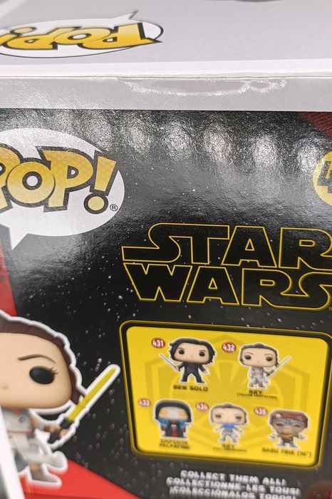 432 Rey (Yellow Lightsaber) - Star Wars - Box Damaged Funko POP
