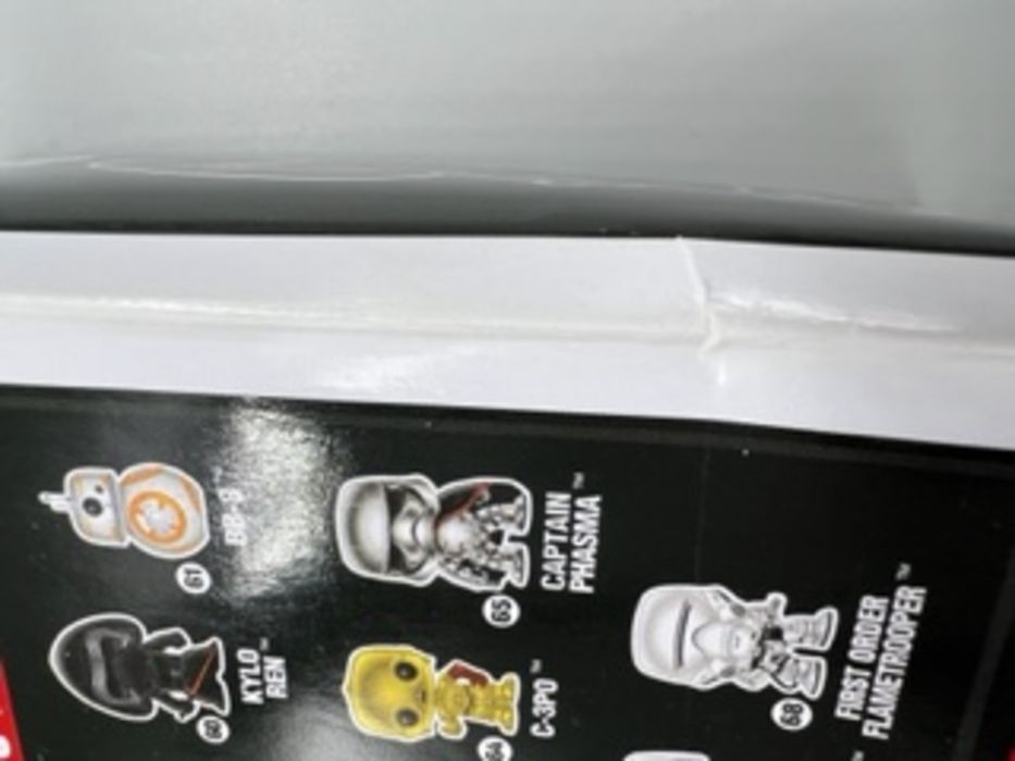 60 Kylo Ren - Star Wars - The Force Awakens - Box Damaged Funko POP