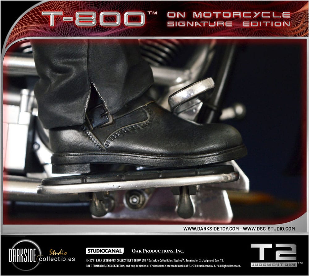 Terminator 2 Statue T-800 On Motorcycle Limited Signature Edition 70 cm - FanofThings.co.uk