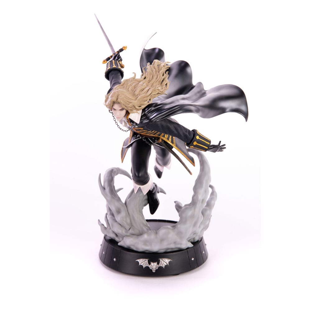 Castlevania Symphony of the Night Statue Dash Attack Alucard 30 cm First 4 Figures