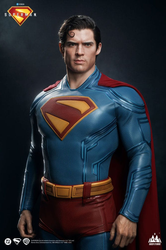 Superman 2025 Life-Size Statue Superman 208 cm Queen Studios