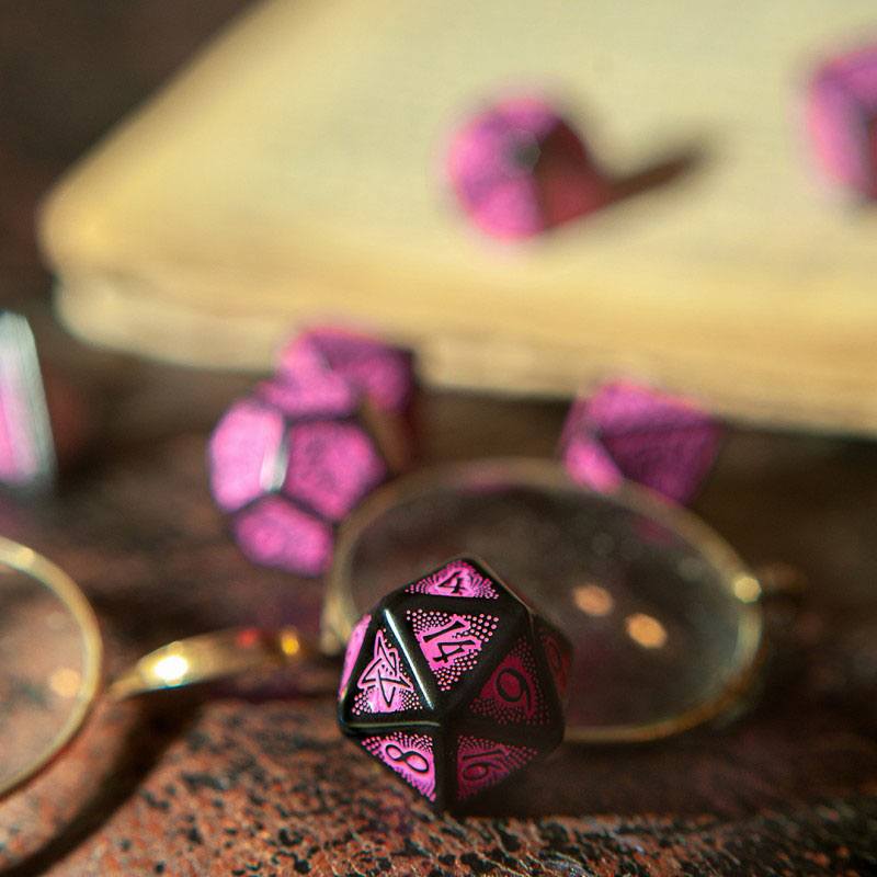 Call of Cthulhu 7th Edition Dice Set Black & Magenta (7) Dice