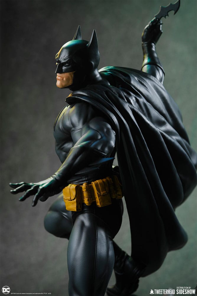 DC Comics Maquette 1/6 Batman (Black and Gray Edition) 50 cm Statues
