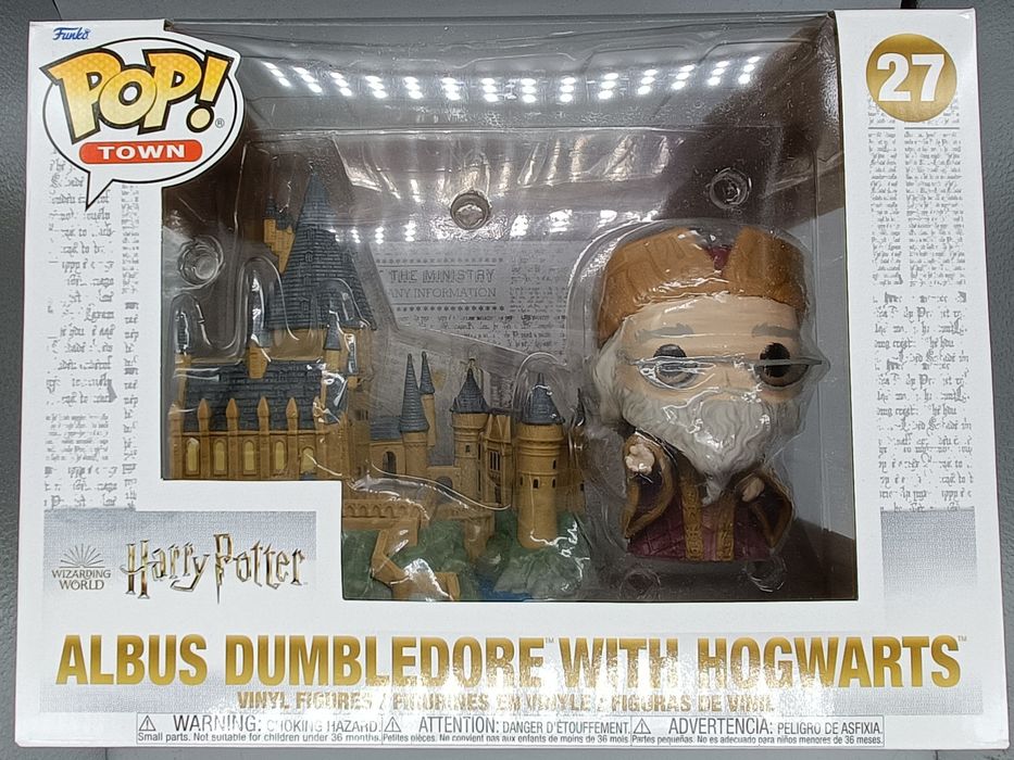 27 Albus Dumbledore with Hogwarts Harry Potter Town Damaged Box Funko POP Funko