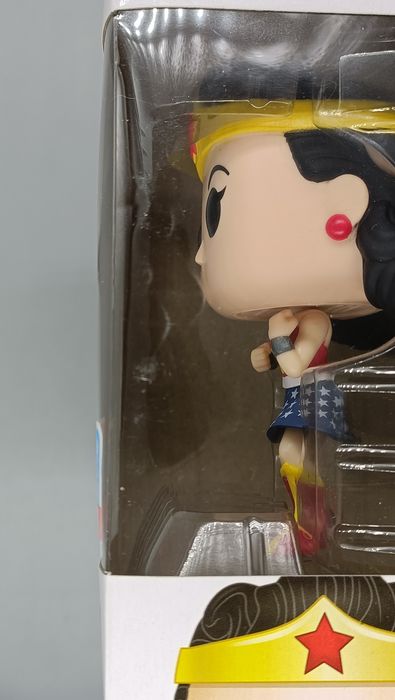 242 Wonder Woman (First Appearance) - DC - 2018 Con Box Damaged Funko POP