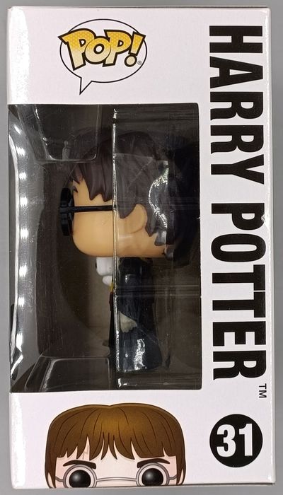 31 Harry Potter (Robes w/ Hedwig) - Harry Potter Funko POP