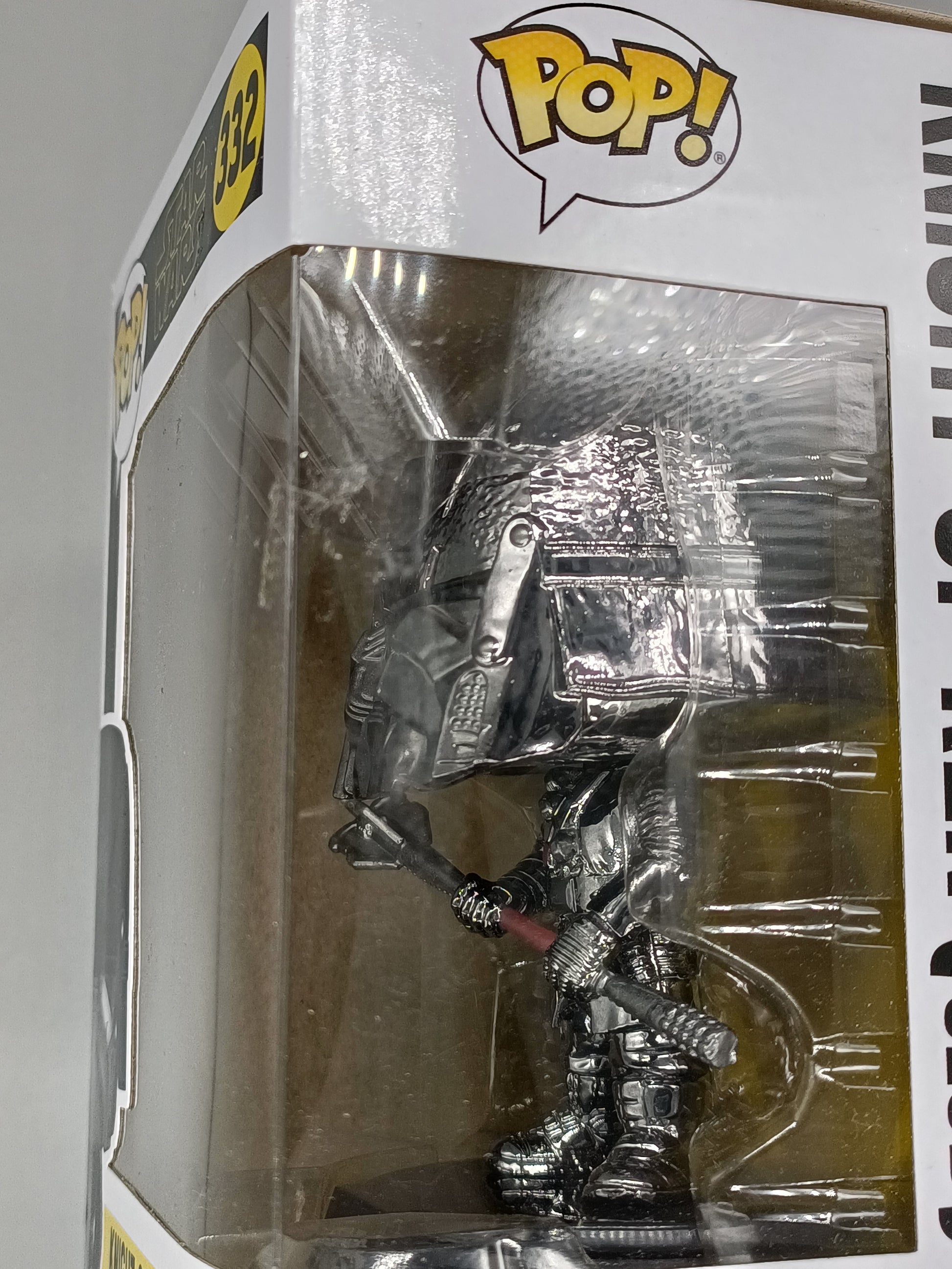 #332 Knight of Ren (War Club Hematite) Chrome Star Wa Funko POP (Box Damage)