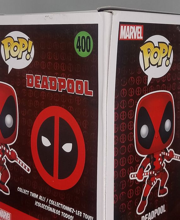 400 Deadpool (w/ Candy Canes) Marvel - Holidays Box Damaged Funko POP