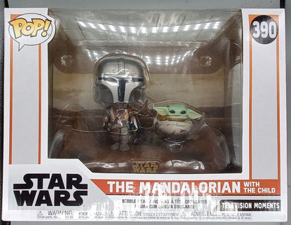 390 The Mandalorian (with Child) TV Moment Star Wars Funko POP - Box Damaged