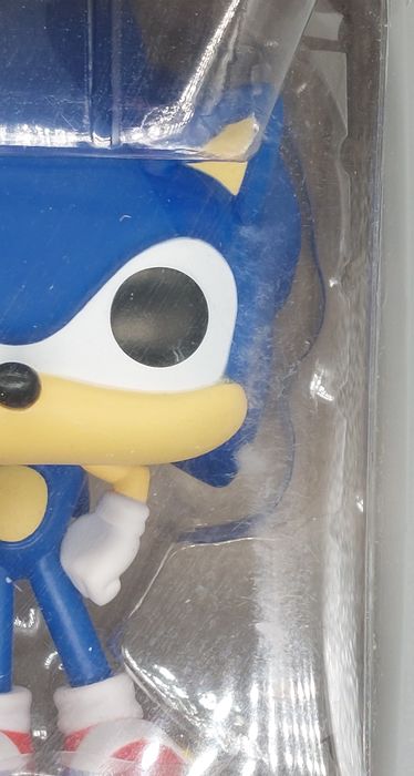 284 Sonic with Emerald - Sonic the Hedgehog Funko POP - Box Damaged