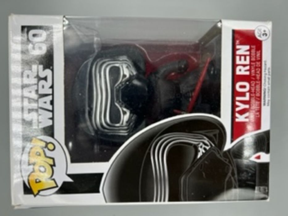 60 Kylo Ren - Star Wars - The Force Awakens - Box Damaged Funko POP