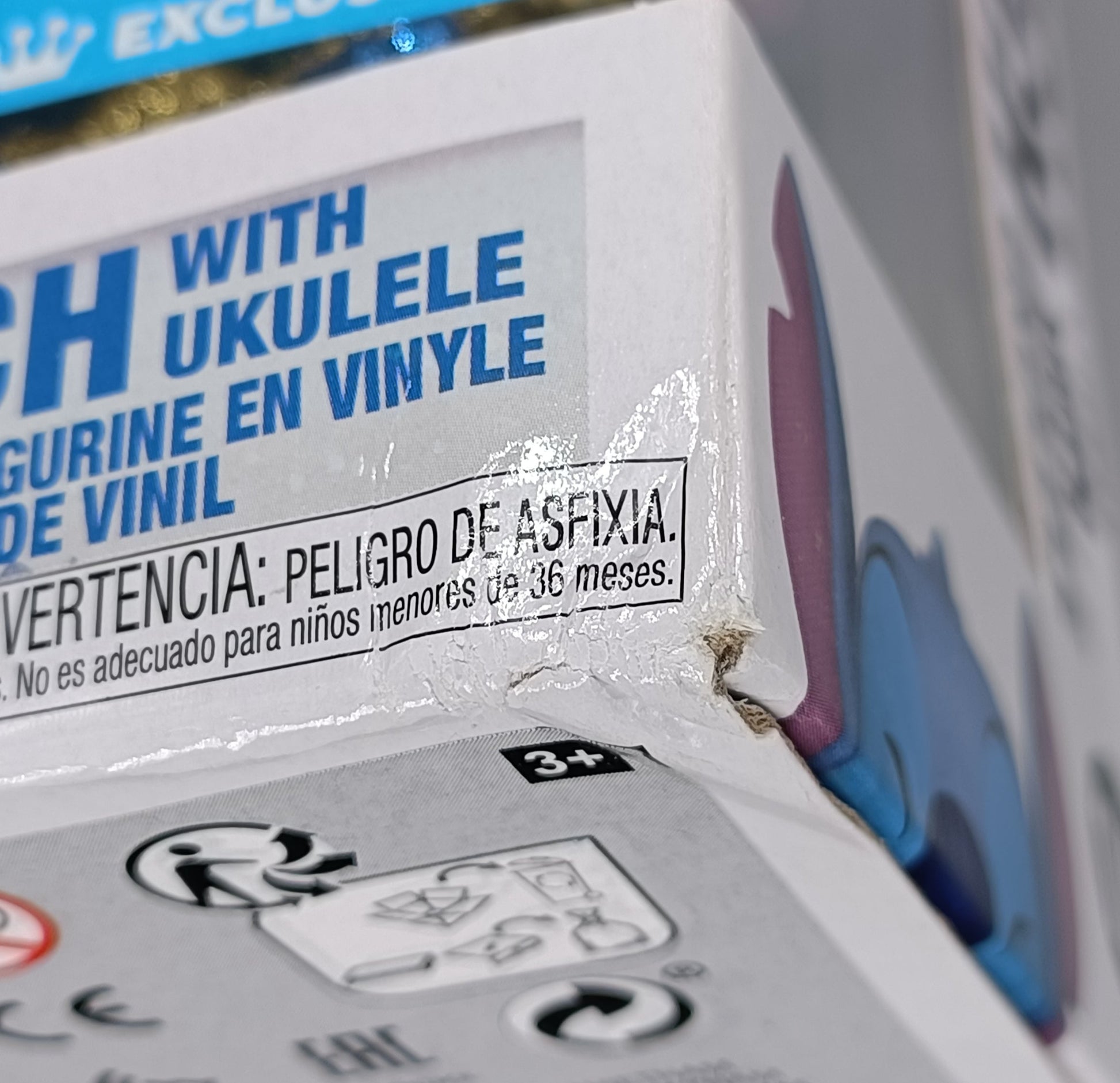 1044 Stitch (with Ukulele) - Diamond - Disney Lilo & Stitch Box Damaged Funko POP