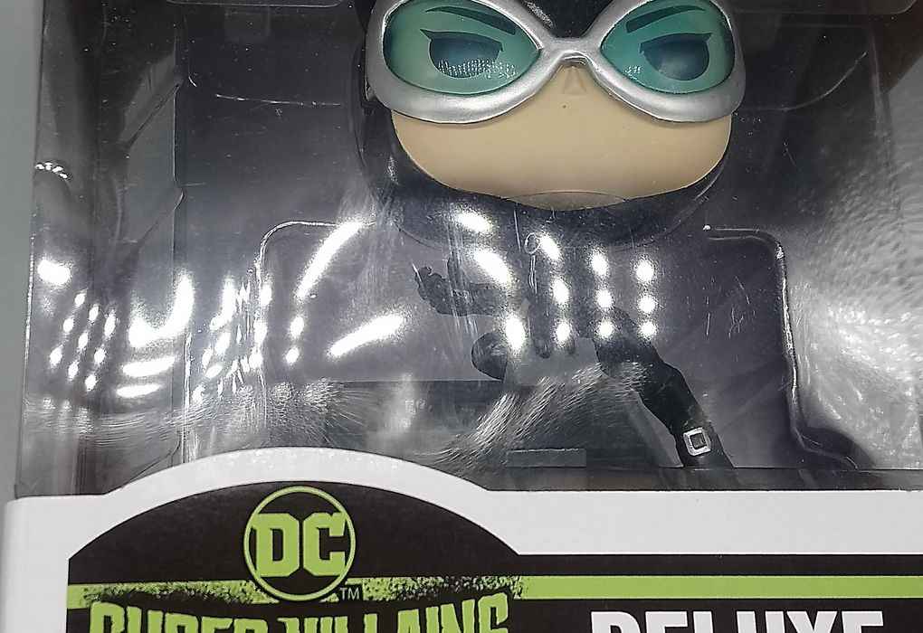 269 Catwoman - Deluxe Jim Lee - DC Super-Villain Funko POP - Box Damaged