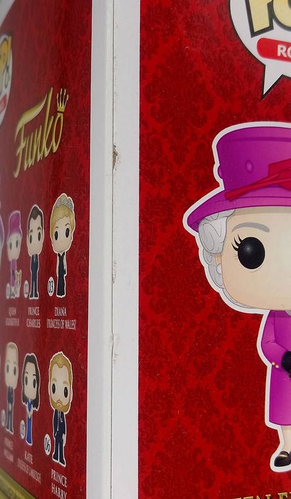 01 Queen Elizabeth II with Corgi - Royals - Box Damaged Funko POP