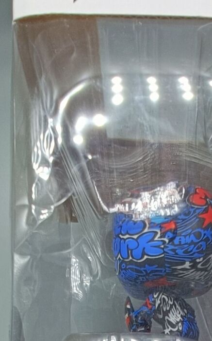 752 Captain America - Deluxe - Marvel Street Art Funko POP - Damaged Box