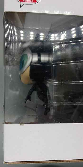 269 Catwoman - Deluxe Jim Lee - DC Super-Villain Funko POP - Box Damaged