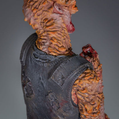 The Last of Us Part II PVC Statue Armored Clicker 22 cm Dark Horse