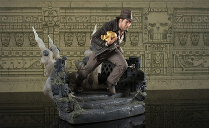 Indiana Jones: Raiders of the Lost Ark Deluxe Gallery PVC Statue Escape with Idol 25 cm - FanofThings.co.uk