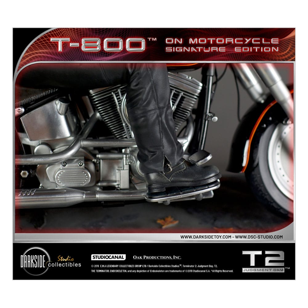 Terminator 2 Statue T-800 On Motorcycle Limited Signature Edition Exclusive 70 cm - FanofThings.co.uk
