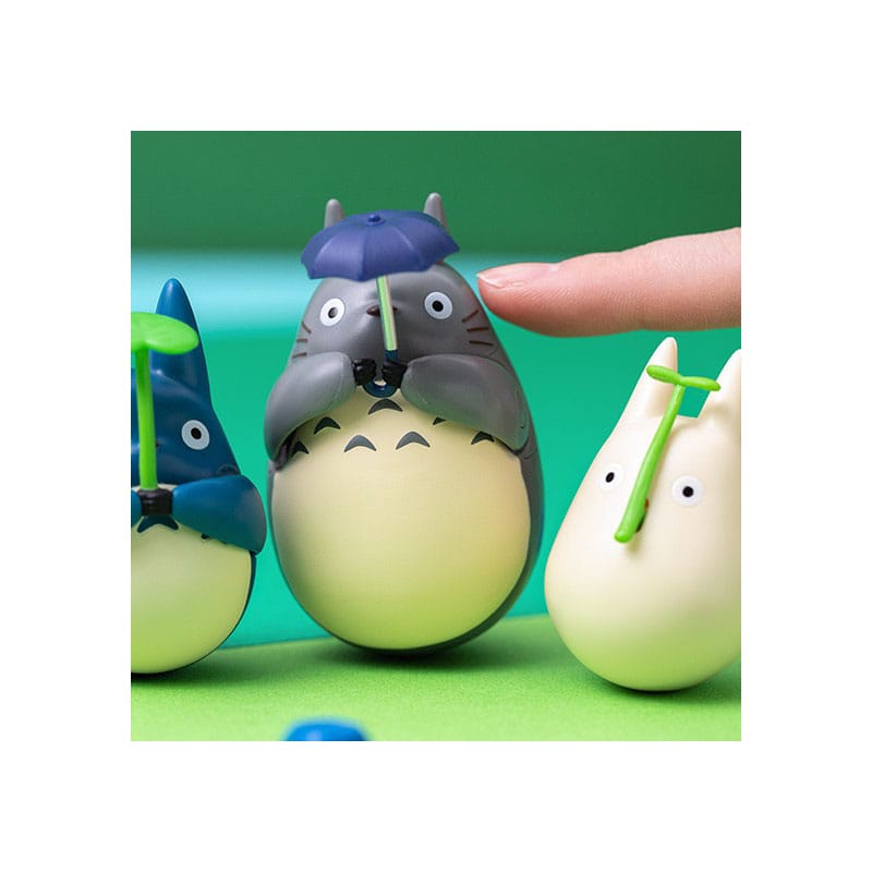 My Neighbor Totoro Round Bottomed Figurine Big Totoro with leaf 7 cm Semic