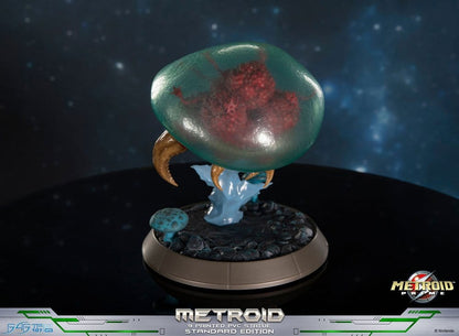 Metroid Prime PVC Figure Metroid (Standard) (Glow in the Dark) 21 cm