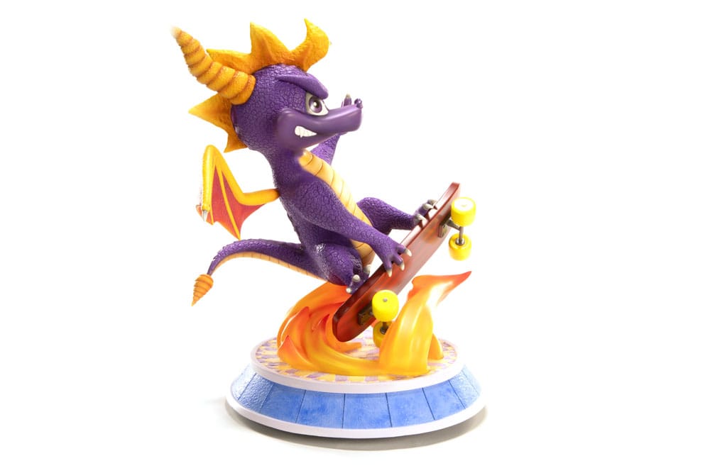 Spyro : Year of the Dragon  PVC Statue Spyro Skateboard 34 cm