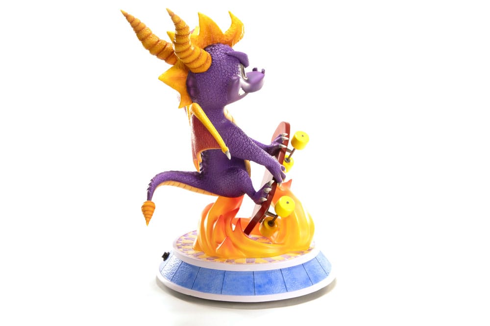 Spyro : Year of the Dragon  PVC Statue Spyro Skateboard 34 cm