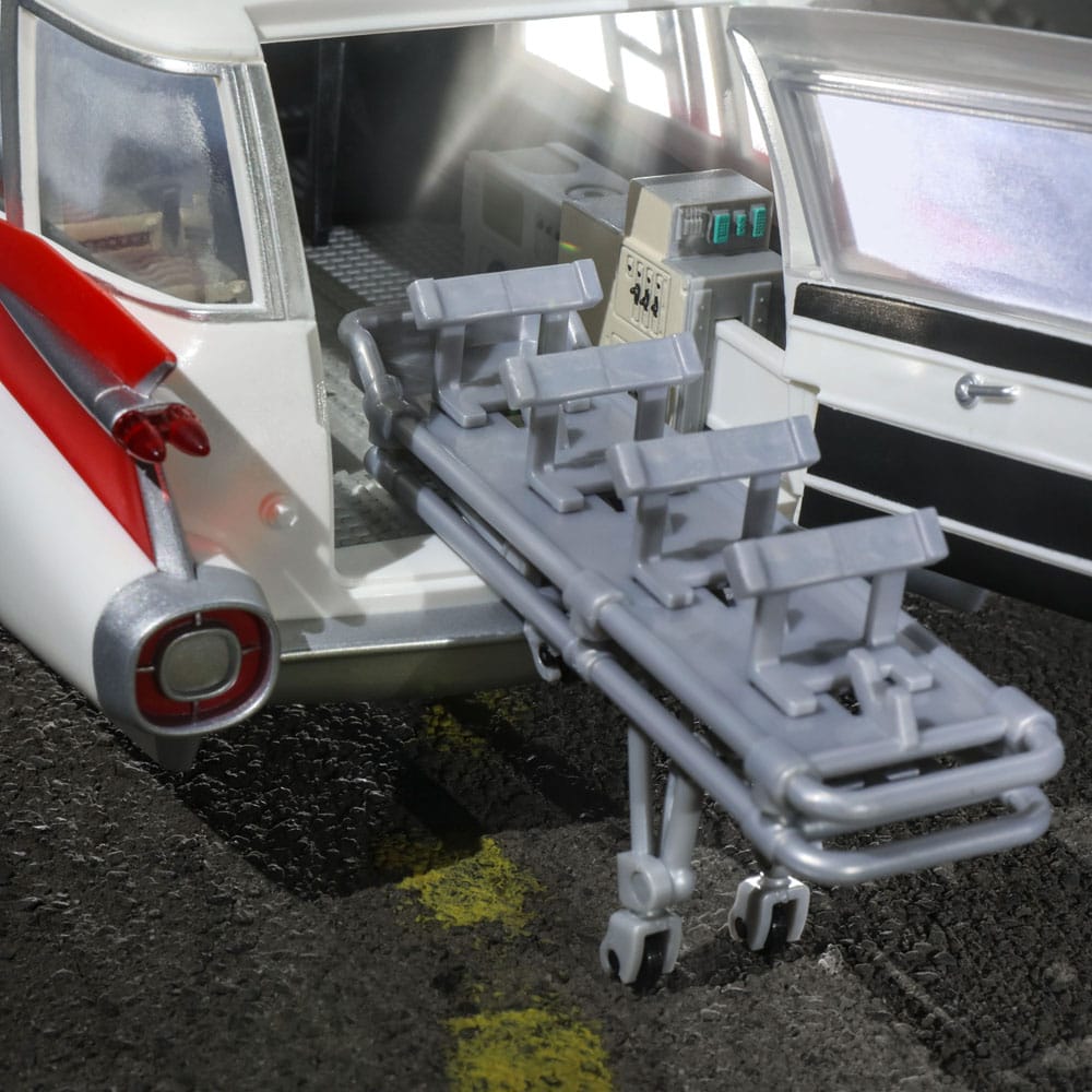 Ghostbusters Plasma Series Vehicle 1/18 Ecto-1 (1984) Action figures