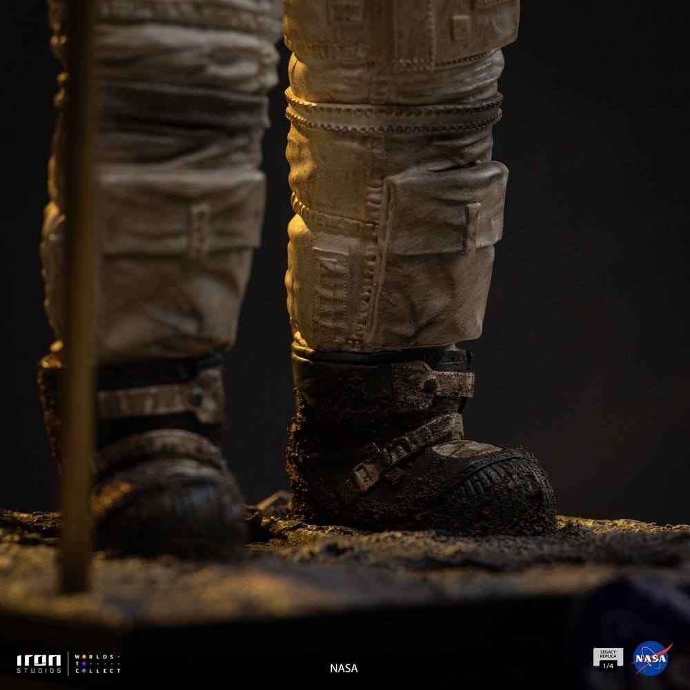 NASA Legacy Replica Statue 1/4 Apollo 11 Astronaut 58 cm