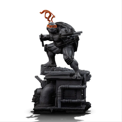 Teenage Mutant Ninja Turtles Art Scale Statue 1/10 Michelangelo Black and White Variant 26 cm heo exclusive Iron Studios