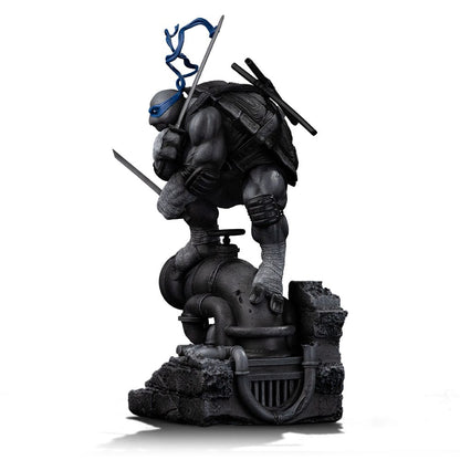 Teenage Mutant Ninja Turtles Art Scale Statue 1/10 Leonardo Black and White Variant 26 cm heo exclusive Iron Studios