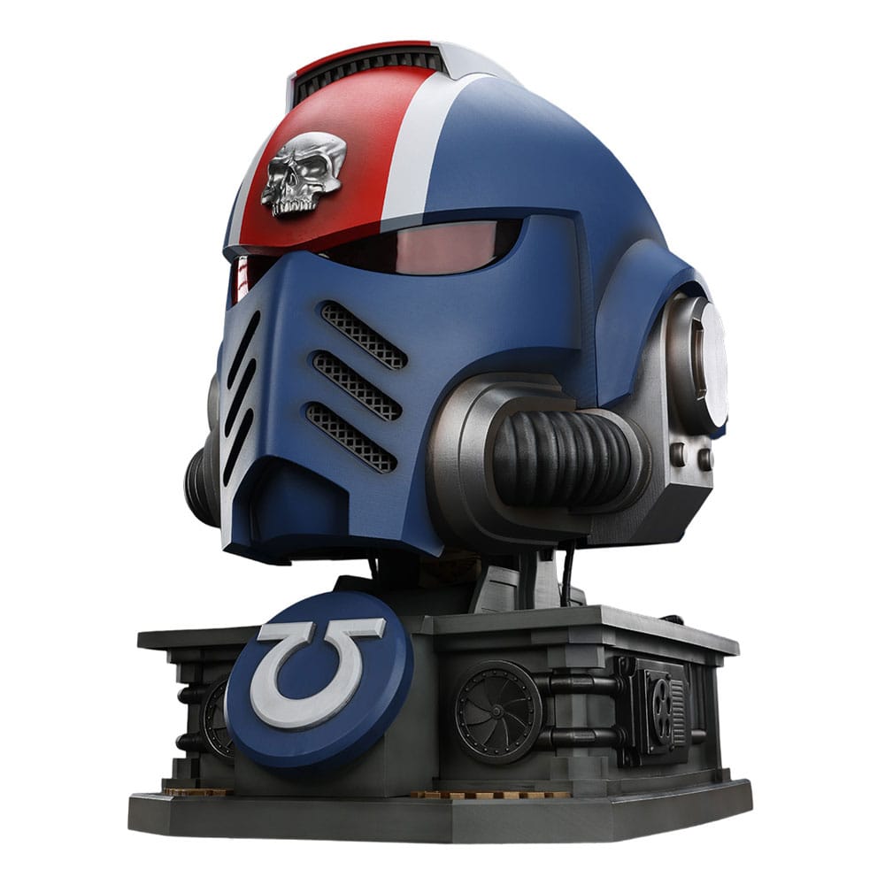 Warhammer 40,000: Space Marine 2 Replica Ultramarines Lieutenant Titus helmet with Display Stand 44 cm Replicas 1/1