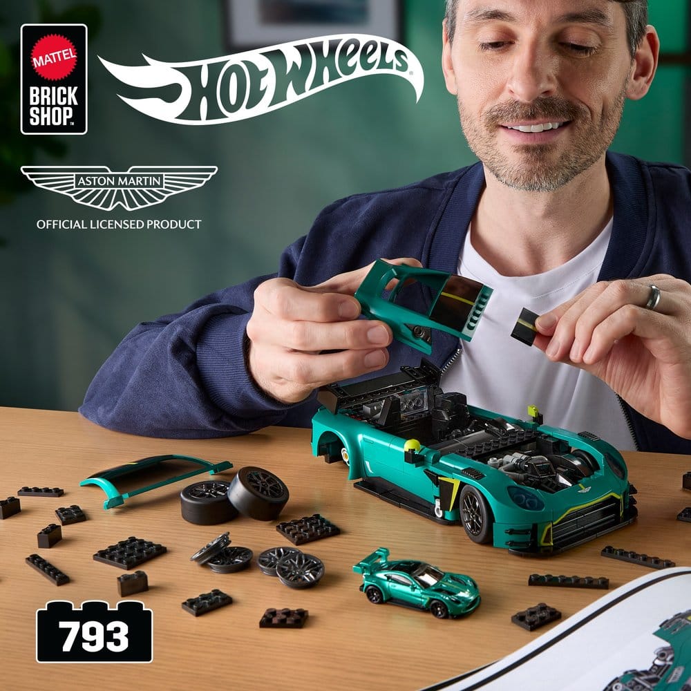 Hot Wheels Elite Mattel Brick Shop Building Set 1/16 '24 Aston Martin Vantage GT3