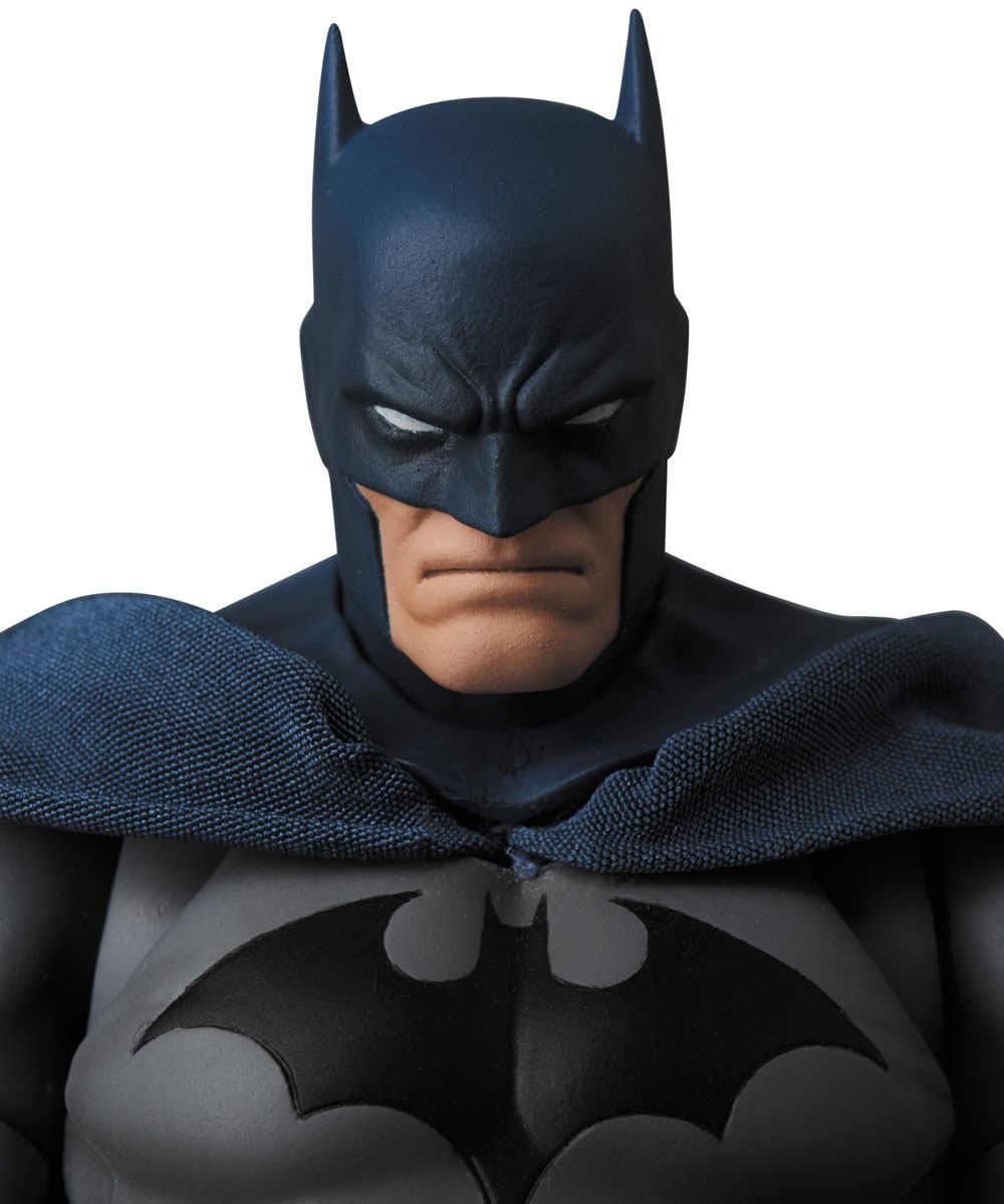 DC Comics MAFEX Action Figure Batman Hush Ver. (Reproduction) 16 cm