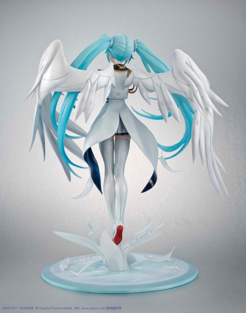 Mobile Suit Gundam x Hatsune Miku Lucrea PVC Statue Hatsune Miku x Wing Gundam Zero EW 45th Anniversary 27 cm - FanofThings.co.uk