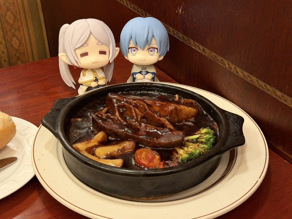 Frieren: Beyond Journey's End Look Up PVC Statues Droopy Face Ver. & Himmel 11 cm (with gift)