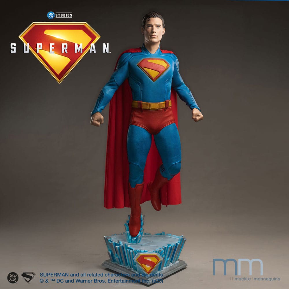 Superman 2025 Life-Size Statue Superman 246 cm - FanofThings.co.uk