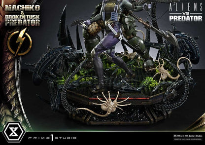 Aliens vs. Predator (Comic) Ultimate Premium Masterline Statue 1/4 Machiko & Broken Tusk Predator 79 cm