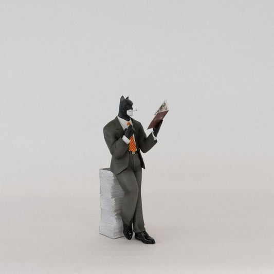 Blacksad: Blacksad on a Pile of Comics Figure