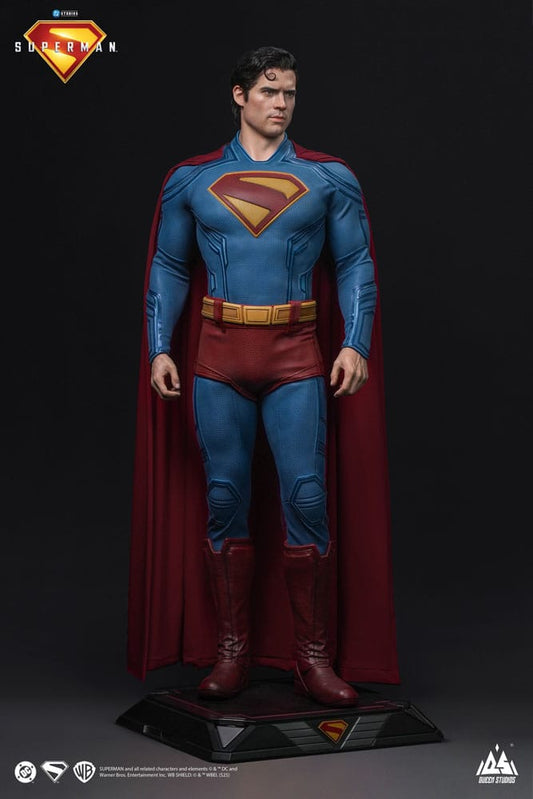 Superman 2025 Life-Size Statue Superman 208 cm Queen Studios