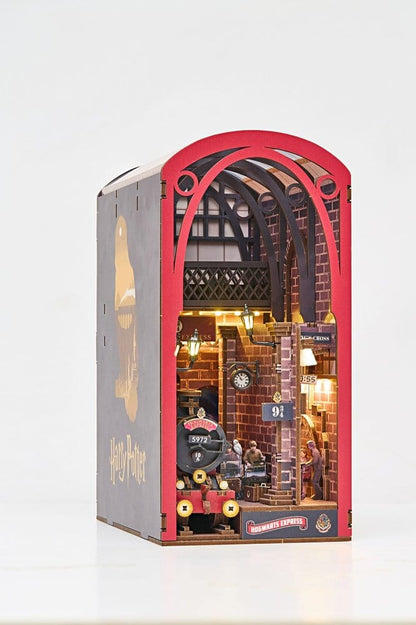 Harry Potter Tiny Adventures Book Nook Mini Diorama Hogwarts Express 18 cm Revell