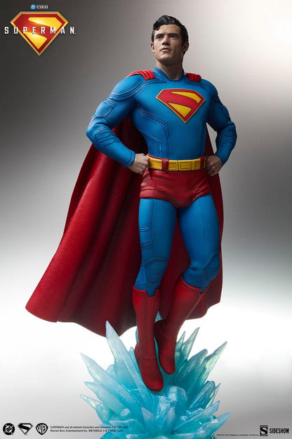 Superman (2025) Premium Format Statue Superman 61 cm Statues