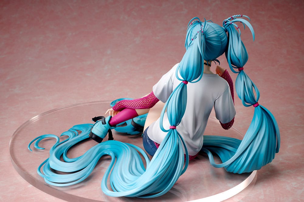 Hatsune Miku Statue 1/4 Yoneyama Mai The Latest Street Style ’Cute’ 17 cm Statues