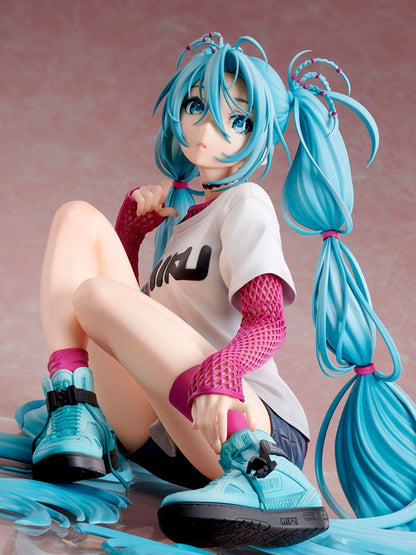 Hatsune Miku Statue 1/4 Yoneyama Mai The Latest Street Style ’Cute’ 17 cm Statues